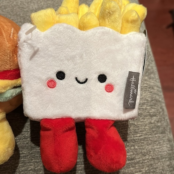 Hallmark Better Together Burger & Fries Plush Magnetic Set Cutsie Couple - Picture 2 of 3